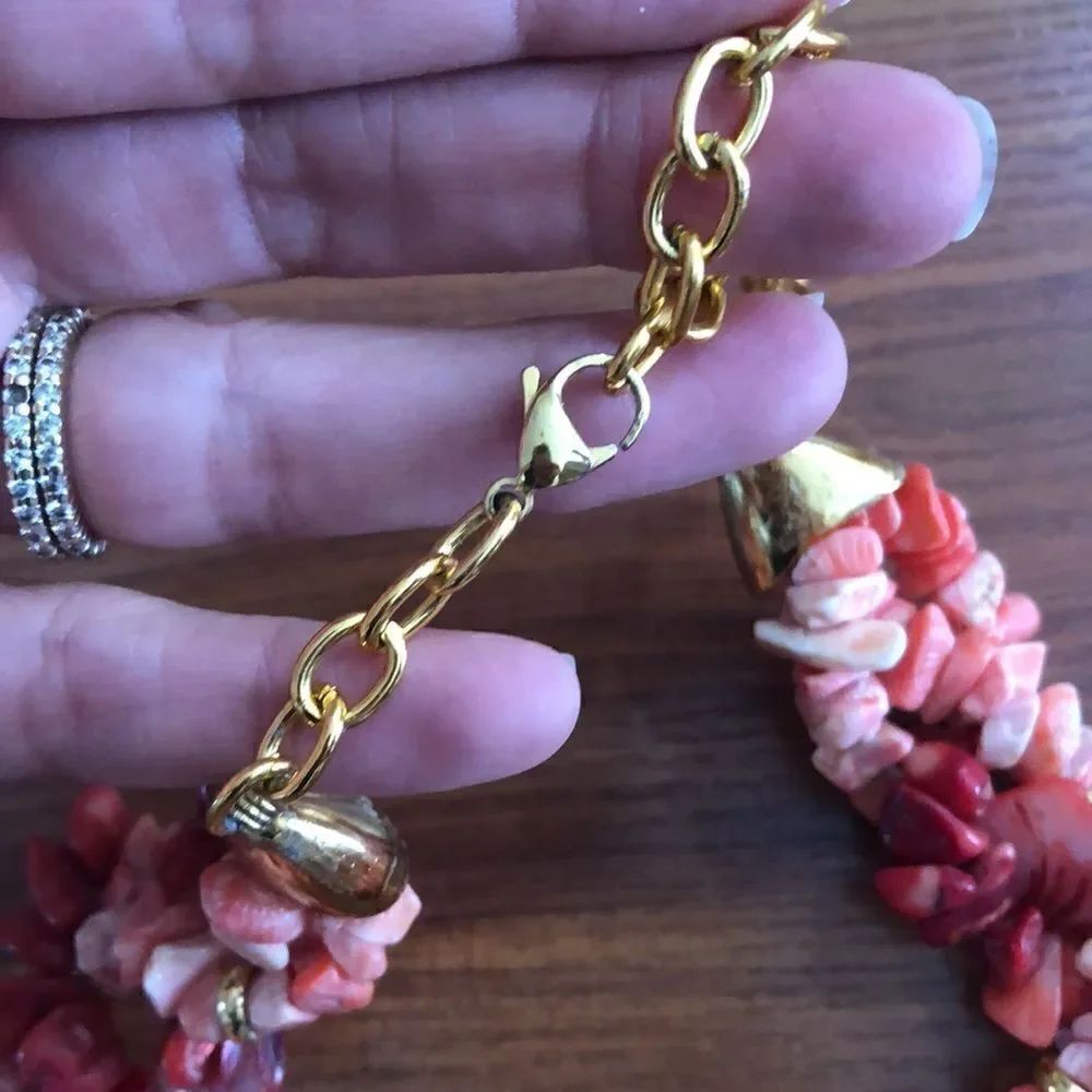 Shell Statement necklace. Gold and stone. - Picture 4 of 10
